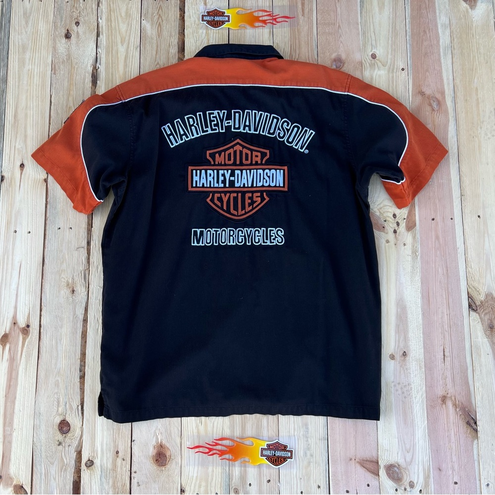Men’s Harley Davidson button up shirt, Size XL, in the Iconic HD black & orange.